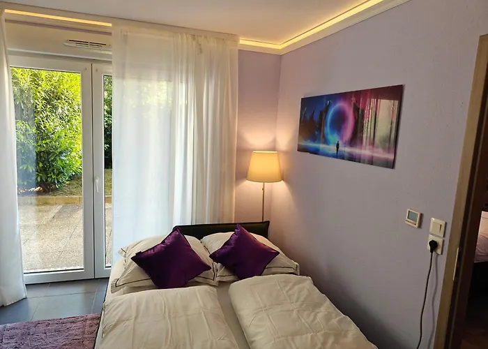 Charming With Garden, Free Parking Near Basel, Airport, Ger'many, France, Apartamento Saint-Louis (Haut-Rhin)